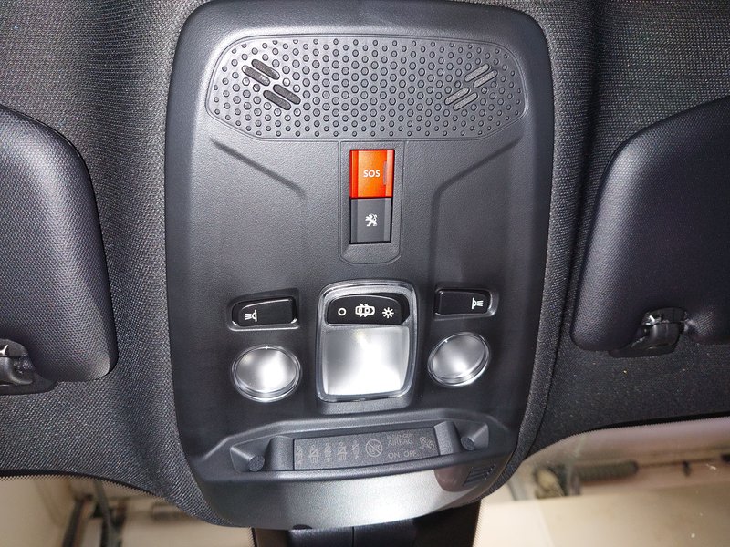 Peugeot 2008 Allure • Full LED — 13