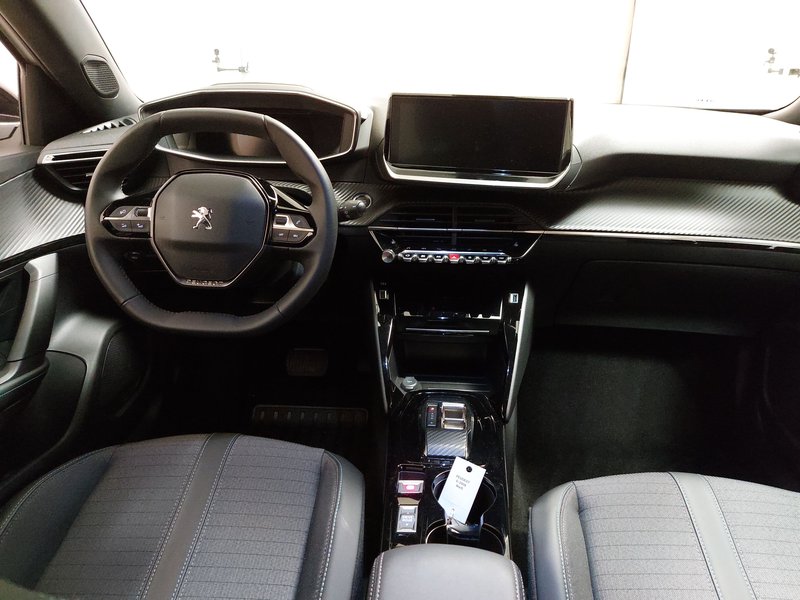 Peugeot 2008 Allure • Full LED — 16