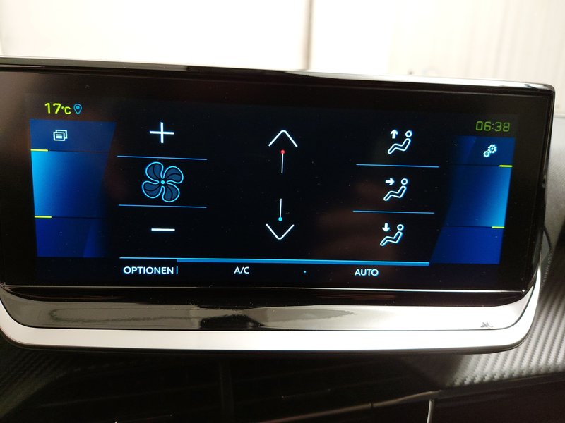 Peugeot 2008 Allure • Full LED — 19