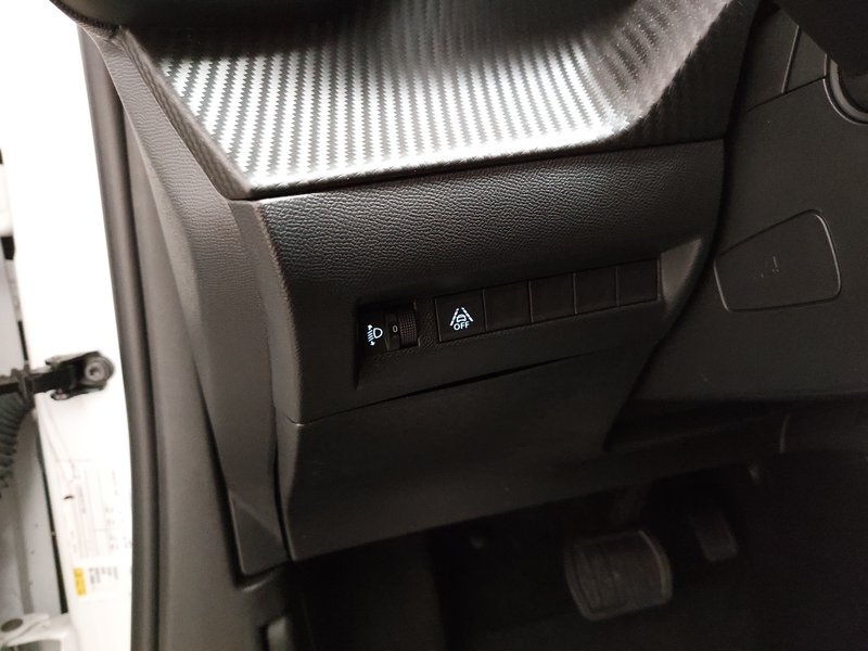 Peugeot 2008 Allure • Full LED — 7