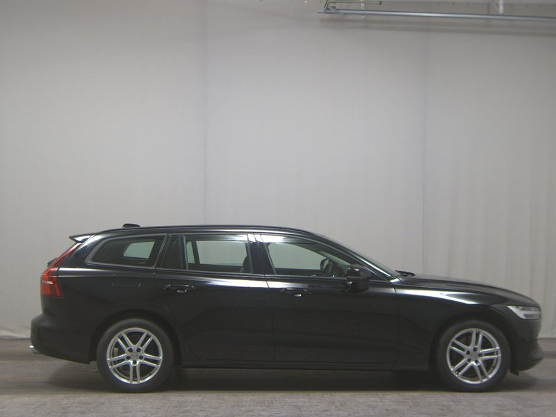 Volvo V60 B3 automatik Momentum • ACC • Full LED