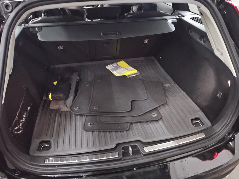 Volvo V60 B3 automatik Momentum • ACC • Full LED — 12