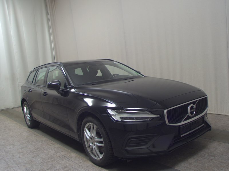 Volvo V60 B3 automatik Momentum • ACC • Full LED — 3