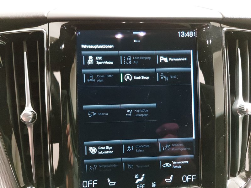 Volvo XC60 B4 D R-Design automatik • AHK • el. peta vrata — 18