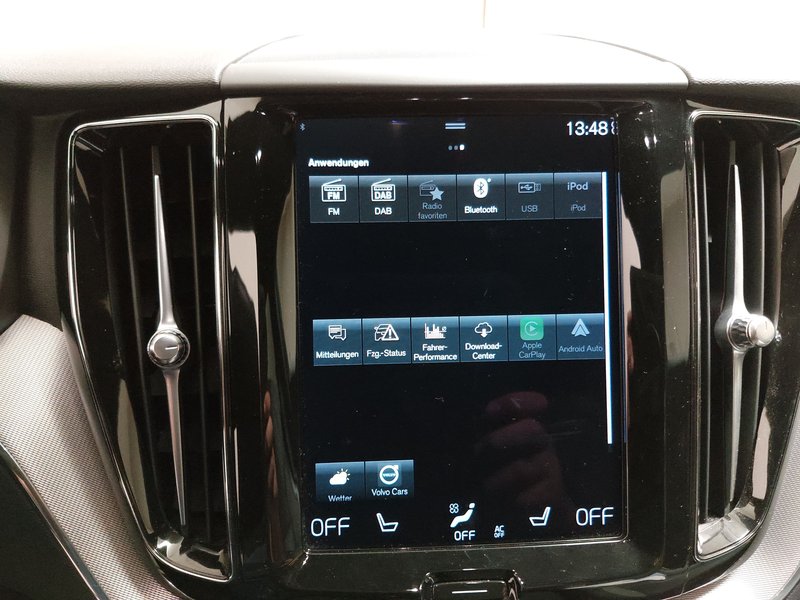 Volvo XC60 B4 D R-Design automatik • AHK • el. peta vrata — 19