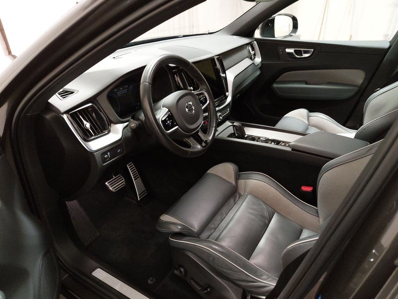 Volvo XC60 B4 D R-Design automatik • AHK • el. peta vrata — 6