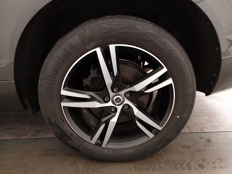 Volvo XC60 B4 D R-Design automatik • AHK • el. peta vrata — 8