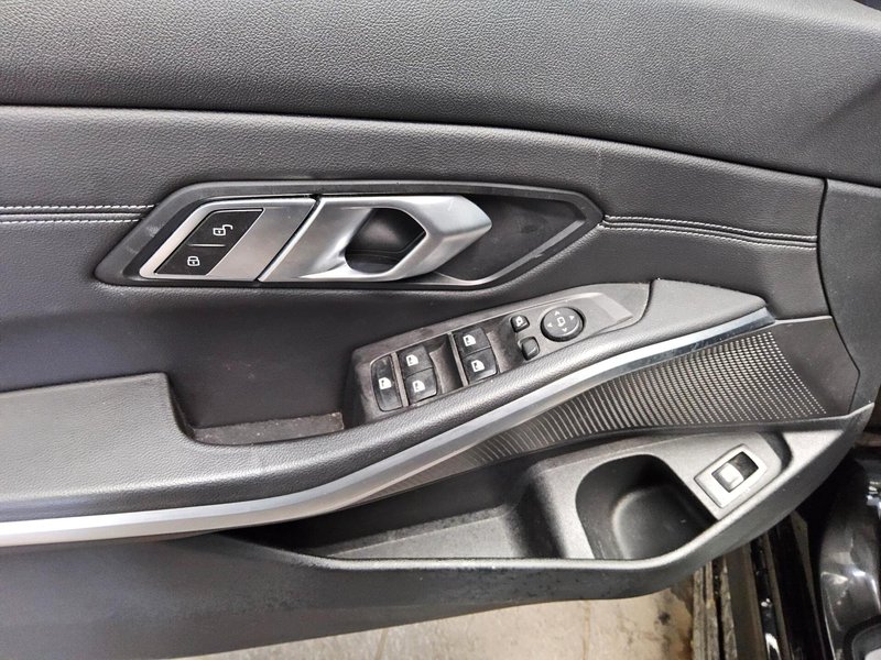 BMW 320d Touring automatik • ACC • LED — 10