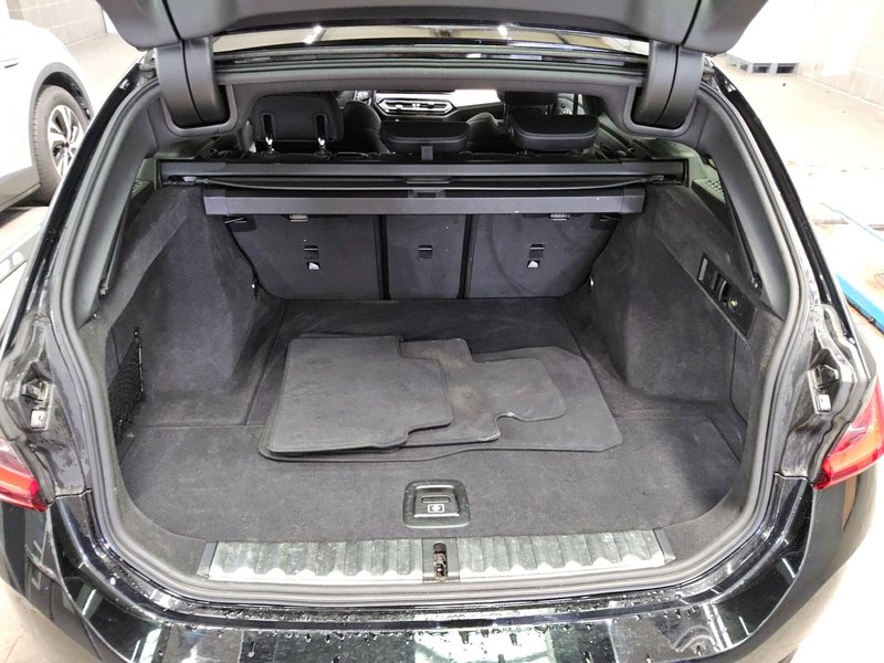 BMW 320d Touring automatik • ACC • LED — 12