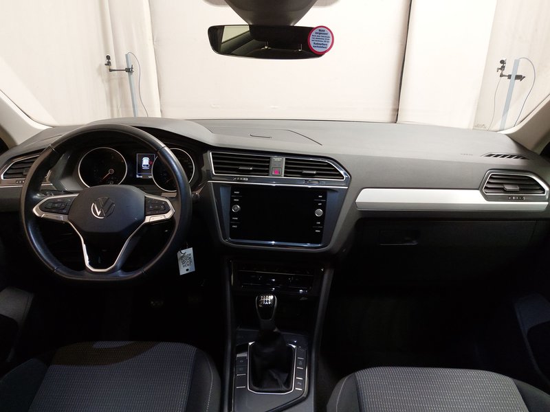 Volkswagen Tiguan 2.0 TDI • ACC • bežično punjenje — 16