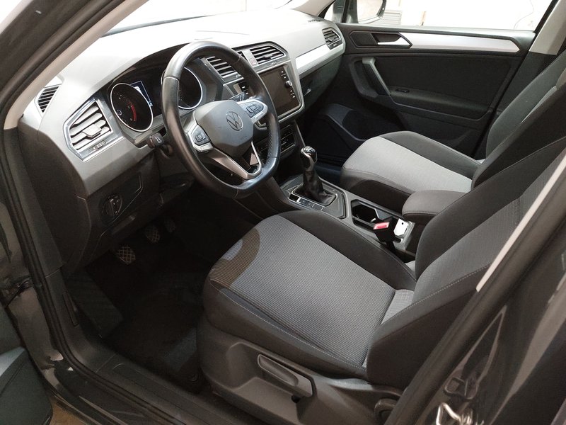 Volkswagen Tiguan 2.0 TDI • ACC • bežično punjenje — 6