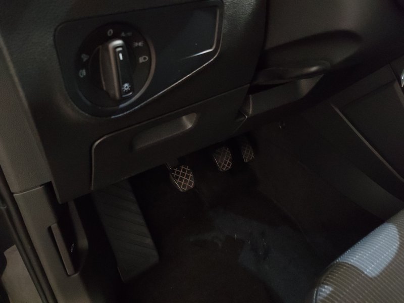 Volkswagen Tiguan 2.0 TDI • ACC • bežično punjenje — 7