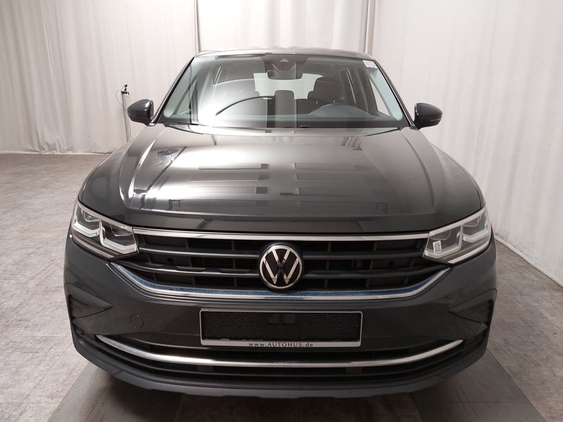 Volkswagen Tiguan 2.0 TDI • ACC • bežično punjenje — 9