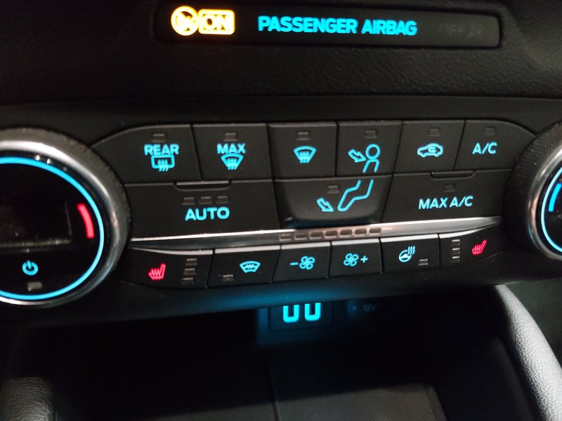 Ford Focus Turnier 1.0 EcoBoost Titanium • Full LED • navigacija — 15