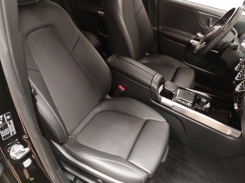 Mercedes-Benz GLB 200 d automatik Progressive • AHK • el. peta vrata — 10