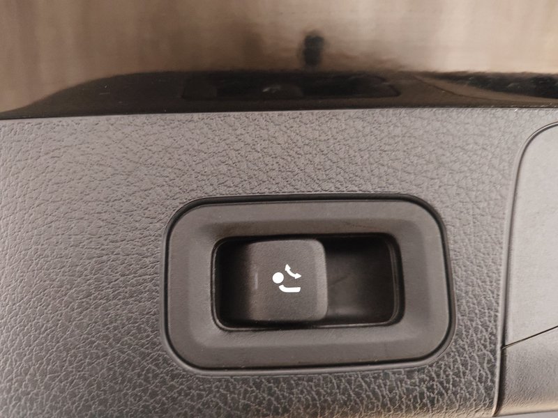 Mercedes-Benz GLB 200 d automatik Progressive • AHK • el. peta vrata — 17