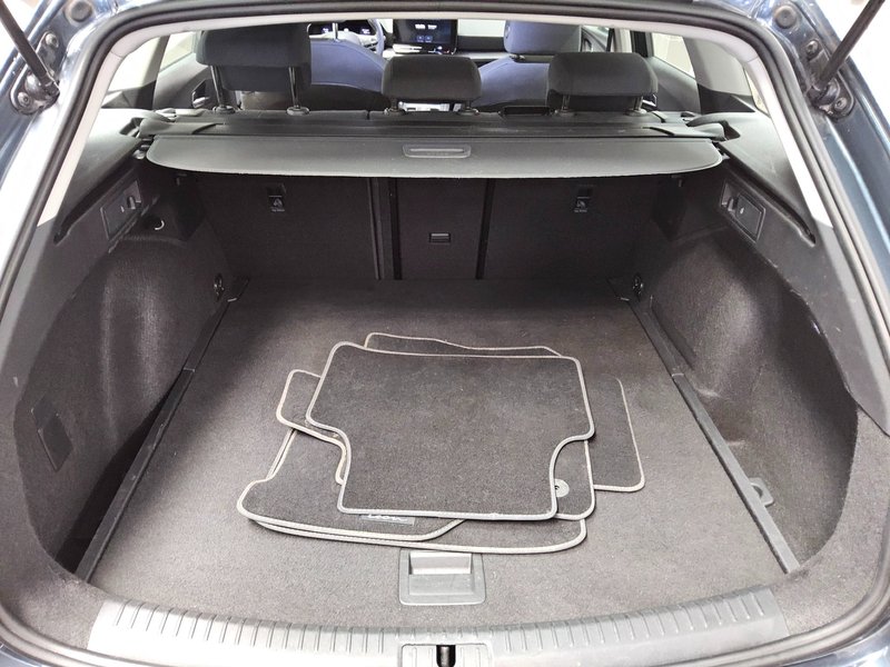 SEAT Leon Sportstourer 2.0 TDI automatik Style • Full LED — 12