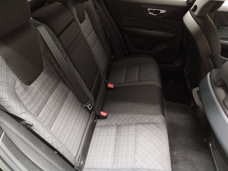 Volvo V60 B4 D Core automatik • AHK • el. peta vrata — 12