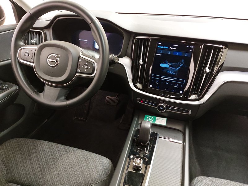 Volvo V60 B4 D Core automatik • AHK • el. peta vrata — 17