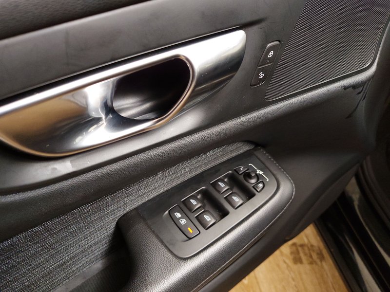 Volvo V60 B4 D Core automatik • AHK • el. peta vrata — 5