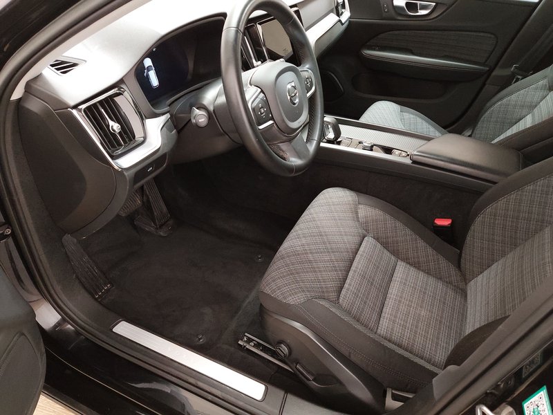 Volvo V60 B4 D Core automatik • AHK • el. peta vrata — 6