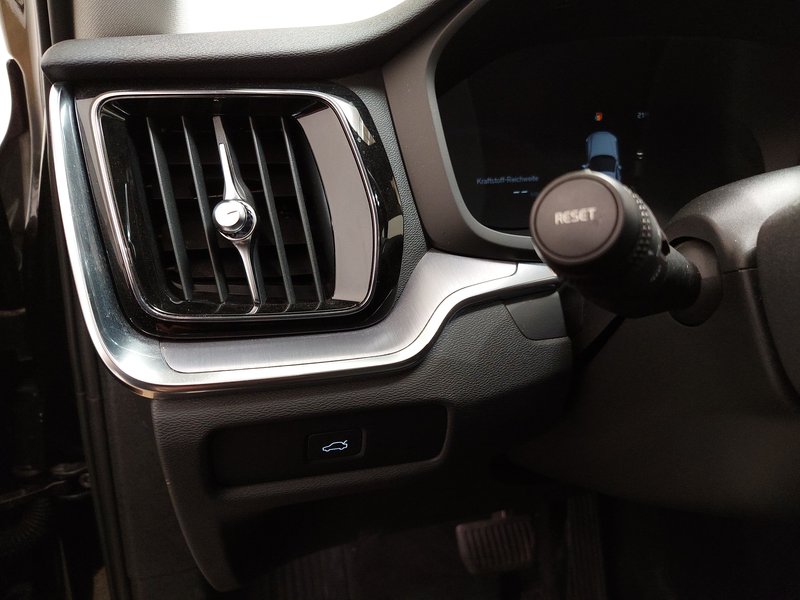 Volvo V60 B4 D Core automatik • AHK • el. peta vrata — 7