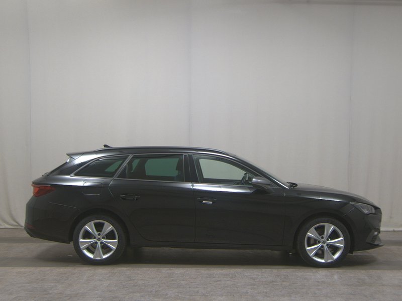 SEAT Leon Sportstourer 2.0 TDI FR-Line automatik • LED • digitalni instrumenti
