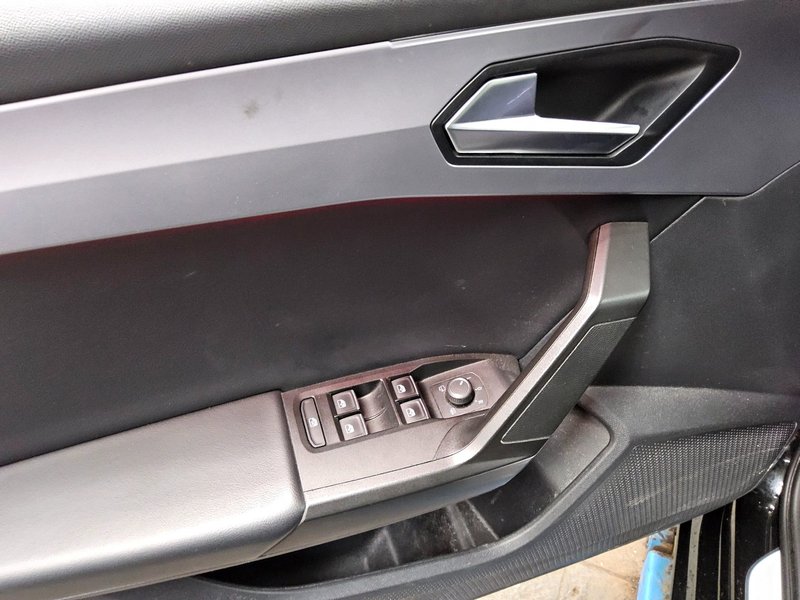 SEAT Leon Sportstourer 2.0 TDI FR-Line automatik • LED • digitalni instrumenti — 10