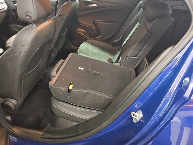 Opel Astra 1.5 D automatik Elegance • AHK — 12