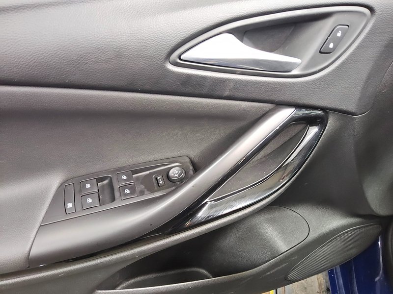Opel Astra 1.5 D automatik Elegance • AHK — 9
