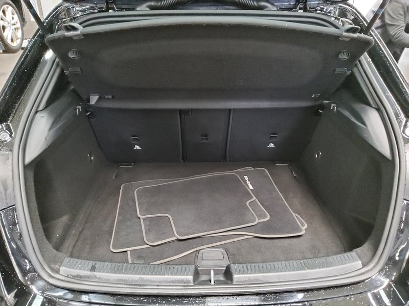 Mercedes-Benz A 220 d automatik AMG Line • LED • digitalni instrumenti — 12