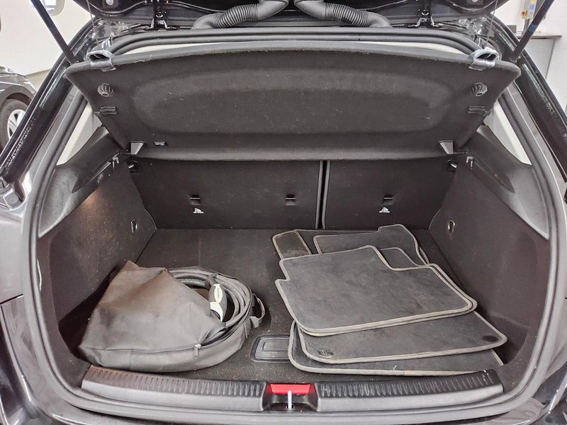Mercedes-Benz A 250 e automatik • LED • digitalni instrumenti — 12
