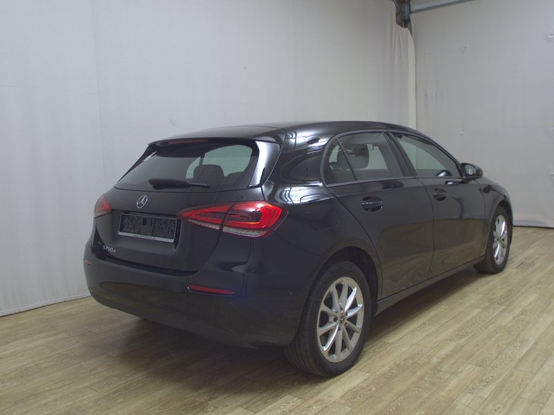 Mercedes-Benz A 250 e automatik • LED • digitalni instrumenti — 4