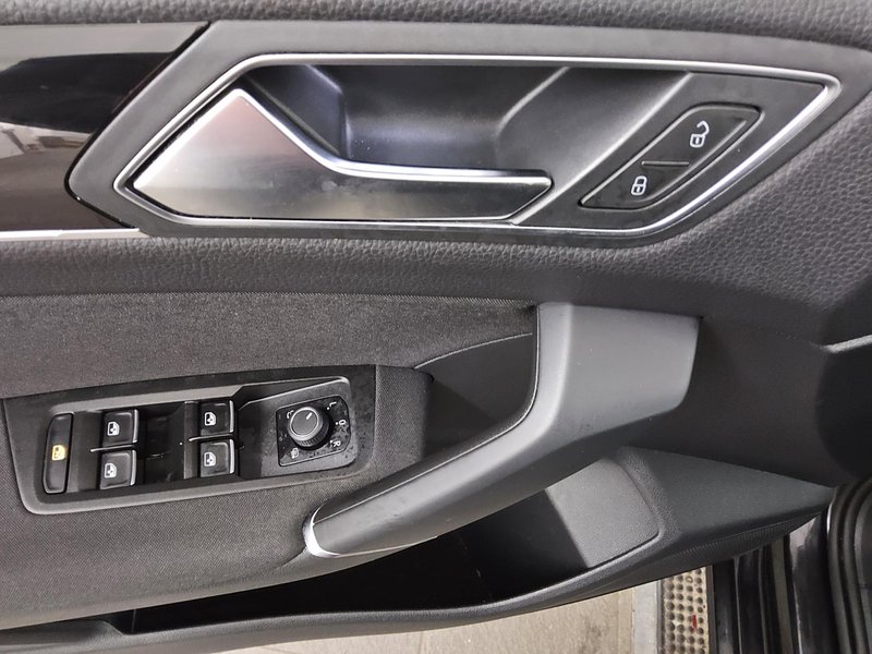 Volkswagen Touran 2.0 TDI automatik Highline • ACC • električna peta vrata — 9