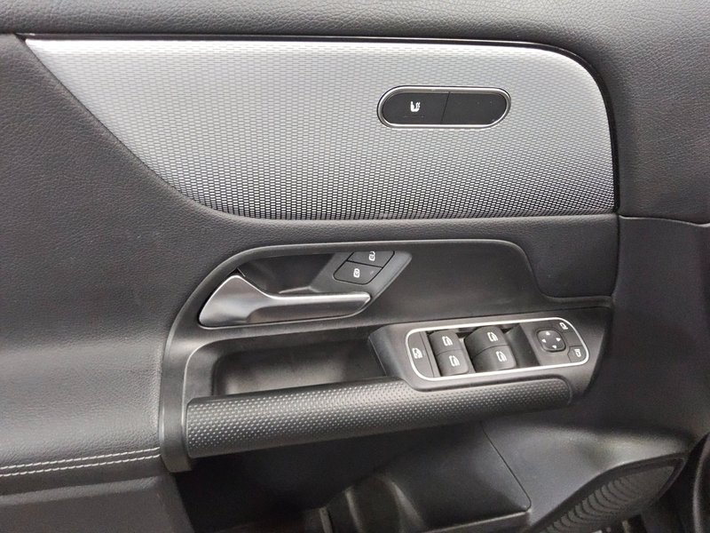 Mercedes-Benz GLA 200 d automatik Style • LED • digitalni instrumenti — 10