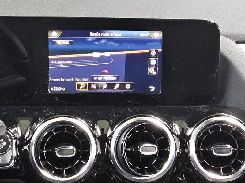 Mercedes-Benz GLA 200 d automatik Style • LED • digitalni instrumenti — 7