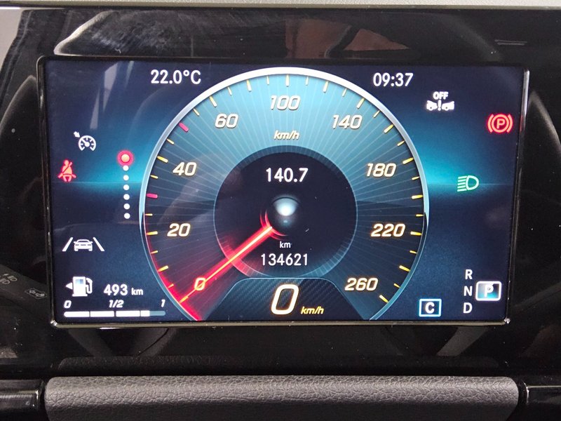 Mercedes-Benz GLA 200 d automatik Style • LED • digitalni instrumenti — 8
