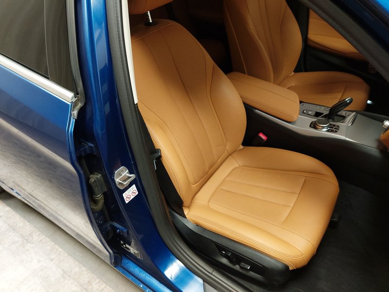 BMW 530e Touring automatik • Kuka za vuču (zakretna) • ACC — 10