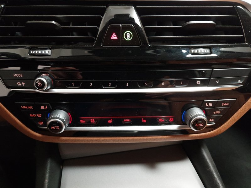 BMW 530e Touring automatik • Kuka za vuču (zakretna) • ACC — 15