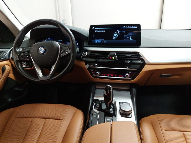BMW 530e Touring automatik • Kuka za vuču (zakretna) • ACC — 18