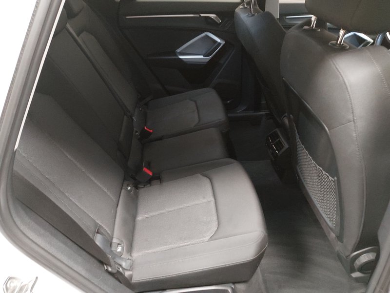 Audi Q3 35 TDI • 360° kamera • Električna peta vrata — 12