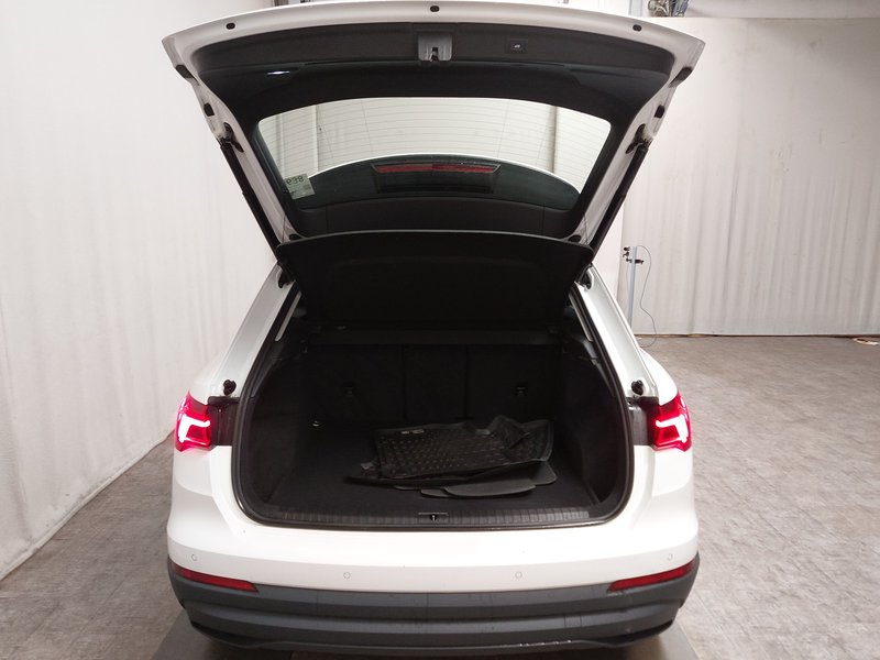 Audi Q3 35 TDI • 360° kamera • Električna peta vrata — 15
