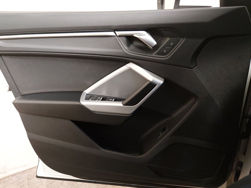 Audi Q3 35 TDI • 360° kamera • Električna peta vrata — 5