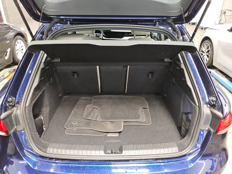Audi A3 Sportback 30 TFSI • LED • digitalni instrumenti — 12