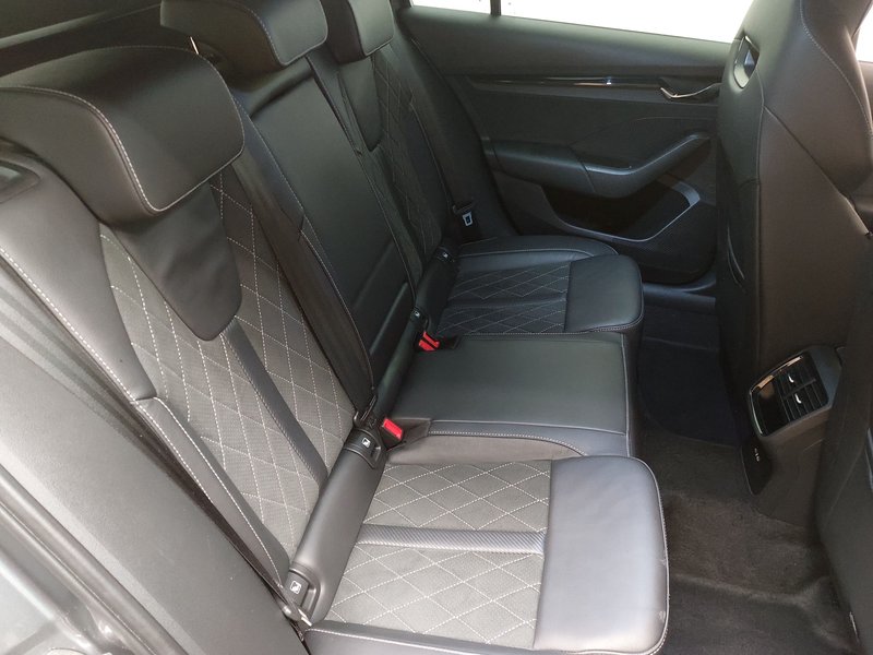 Škoda Octavia Kombi 2.0 TDI automatik RS • ACC • HUD — 12