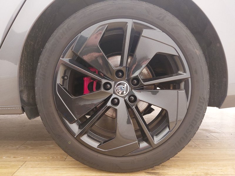 Škoda Octavia Kombi 2.0 TDI automatik RS • ACC • HUD — 8