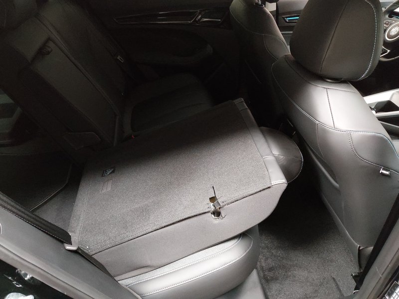 MG5 Electric Comfort • 360° kamera • ACC — 11