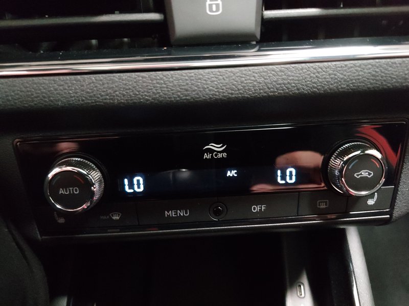 Škoda Kamiq 1.5 TSI Monte Carlo • panorama • LED — 19