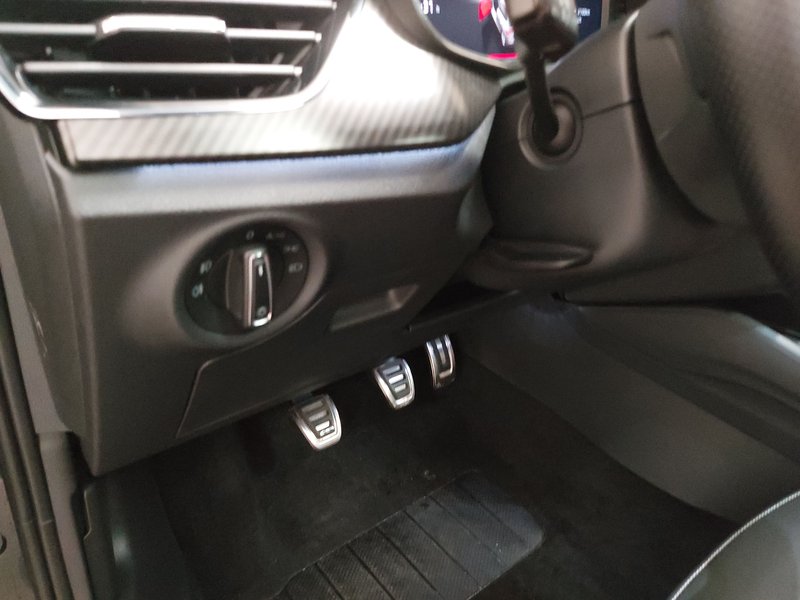 Škoda Kamiq 1.5 TSI Monte Carlo • panorama • LED — 7