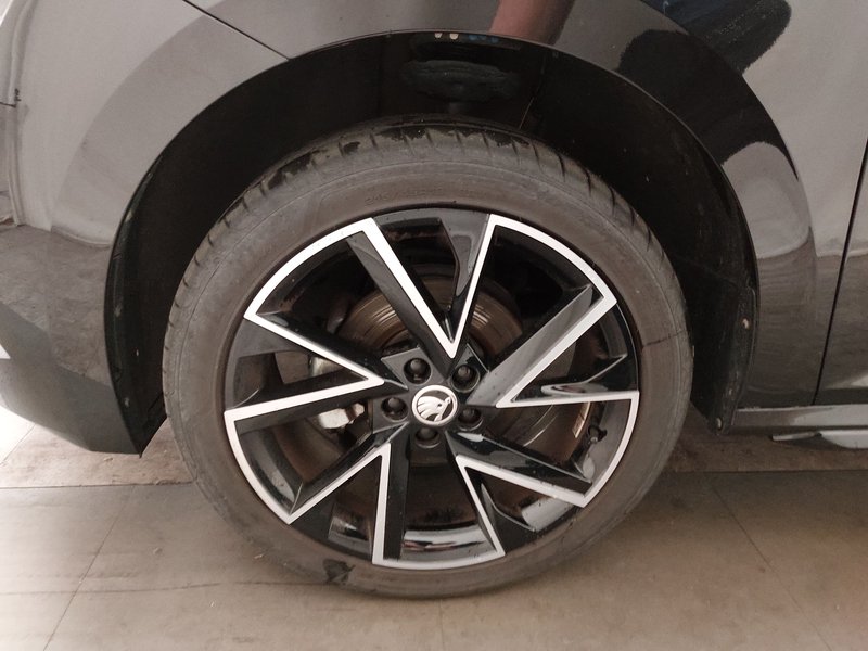 Škoda Kamiq 1.5 TSI Monte Carlo • panorama • LED — 8